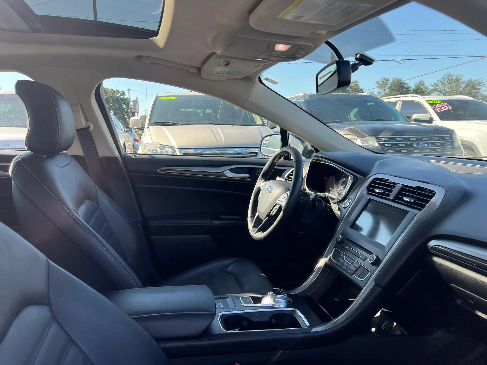 Used 2017 Ford Fusion SE w/ Fusion SE Technology Package FWD image 18