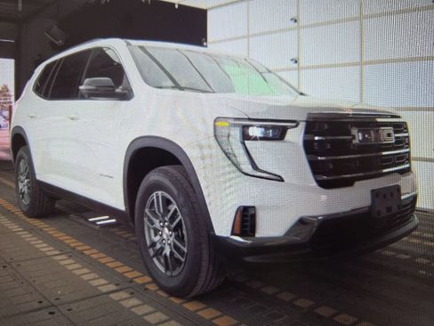 Used 2025 GMC Acadia Elevation AWD/4WD image 2