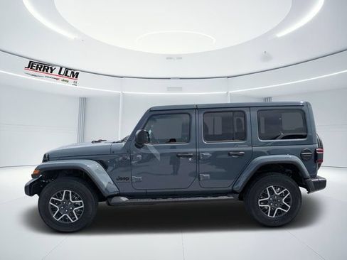 New 2026 Jeep Wrangler Unlimited Sahara AWD/4WD image 6
