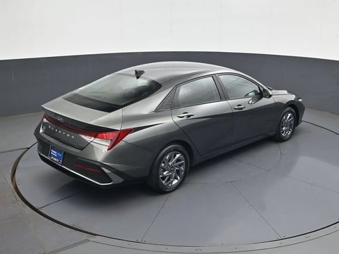 Certified 2024 Hyundai Elantra SEL FWD image 18