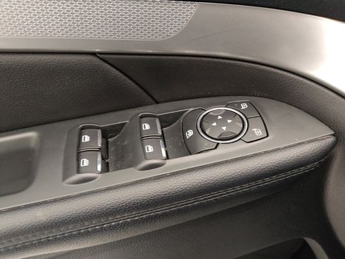 Used 2017 Ford Explorer XLT image 27