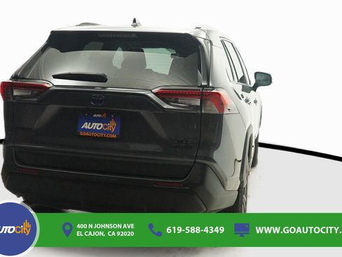 Used 2022 Toyota RAV4 XLE Premium AWD/4WD image 10