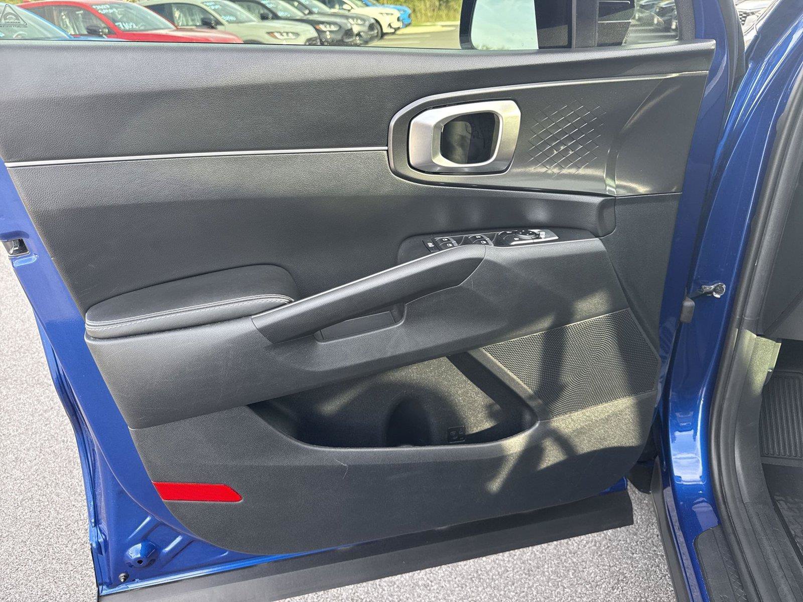 Used 2023 Kia Sorento S w/ Panoramic Sunroof Package FWD image 12