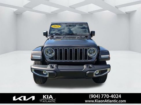 Used 2025 Jeep Wrangler Unlimited Sahara AWD/4WD image 16