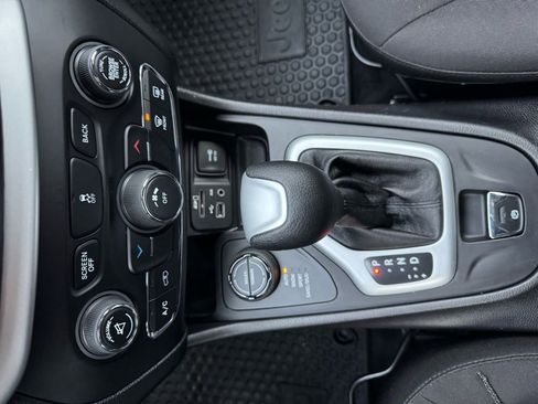 Used 2014 Jeep Cherokee Latitude image 11