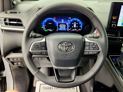 Used 2025 Toyota Sienna XLE Woodland Edition AWD/4WD image 13