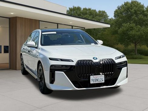 Used 2026 BMW 750e xDrive AWD/4WD image 5