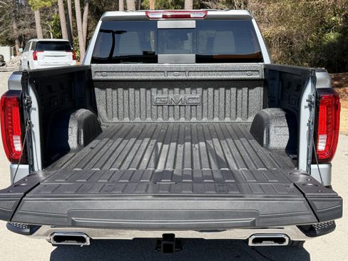 New 2026 GMC Sierra 1500 SLT image 4