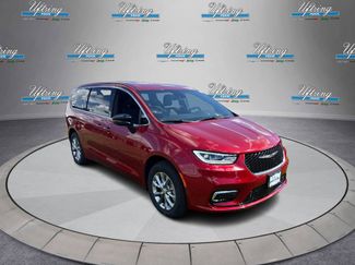 New 2026 Chrysler Pacifica Select video 1