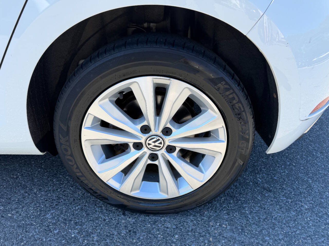 Used 2018 Volkswagen Golf SE FWD image 12