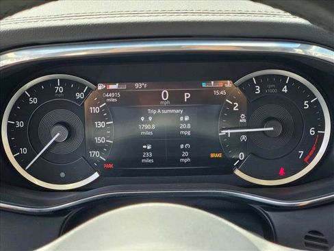 Used 2021 Jaguar F-PACE image 11