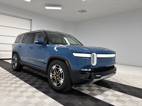 Used 2023 Rivian R1S Adventure AWD/4WD image 7
