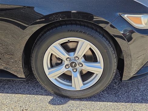 Used 2017 Ford Mustang Coupe image 7