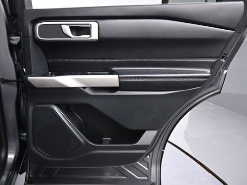 Used 2022 Ford Explorer XLT w/ Equipment Group 202A image 16