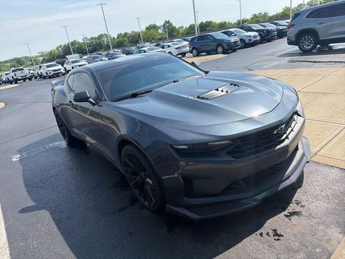 Used 2022 Chevrolet Camaro LT w/ Technology Package RWD image 4