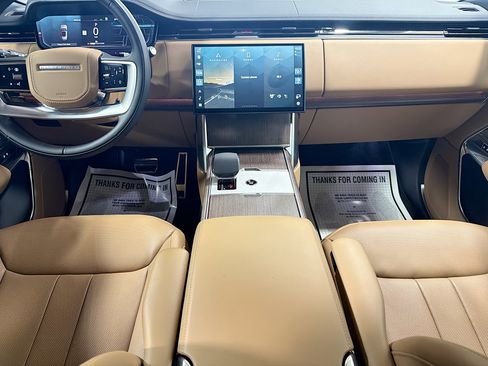 Used 2025 Land Rover Range Rover SE image 18