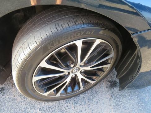 Used 2020 Toyota Camry SE FWD image 12
