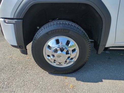Used 2024 GMC Sierra 3500 Denali Ultimate AWD/4WD image 10