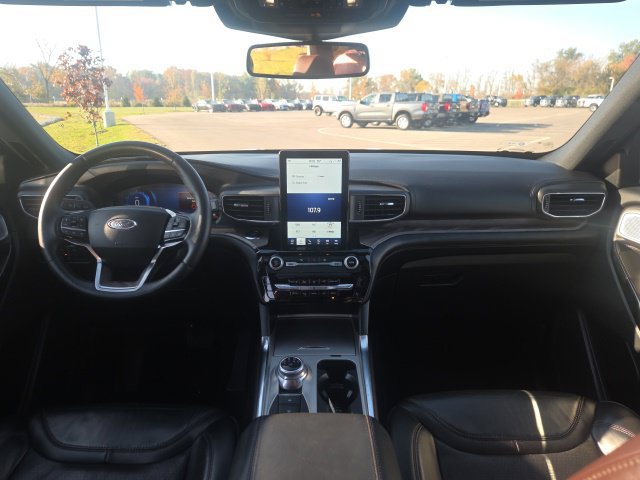 Used 2023 Ford Explorer Platinum w/ Premium Technology Package AWD/4WD image 17