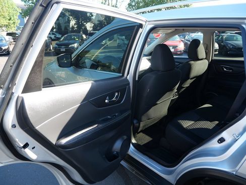 Used 2018 Nissan Rogue SV AWD/4WD image 28