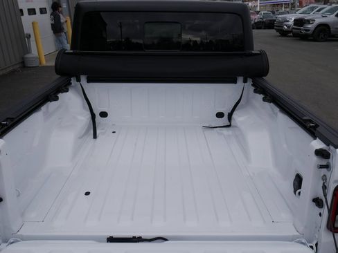 Used 2024 Jeep Gladiator Sport image 12