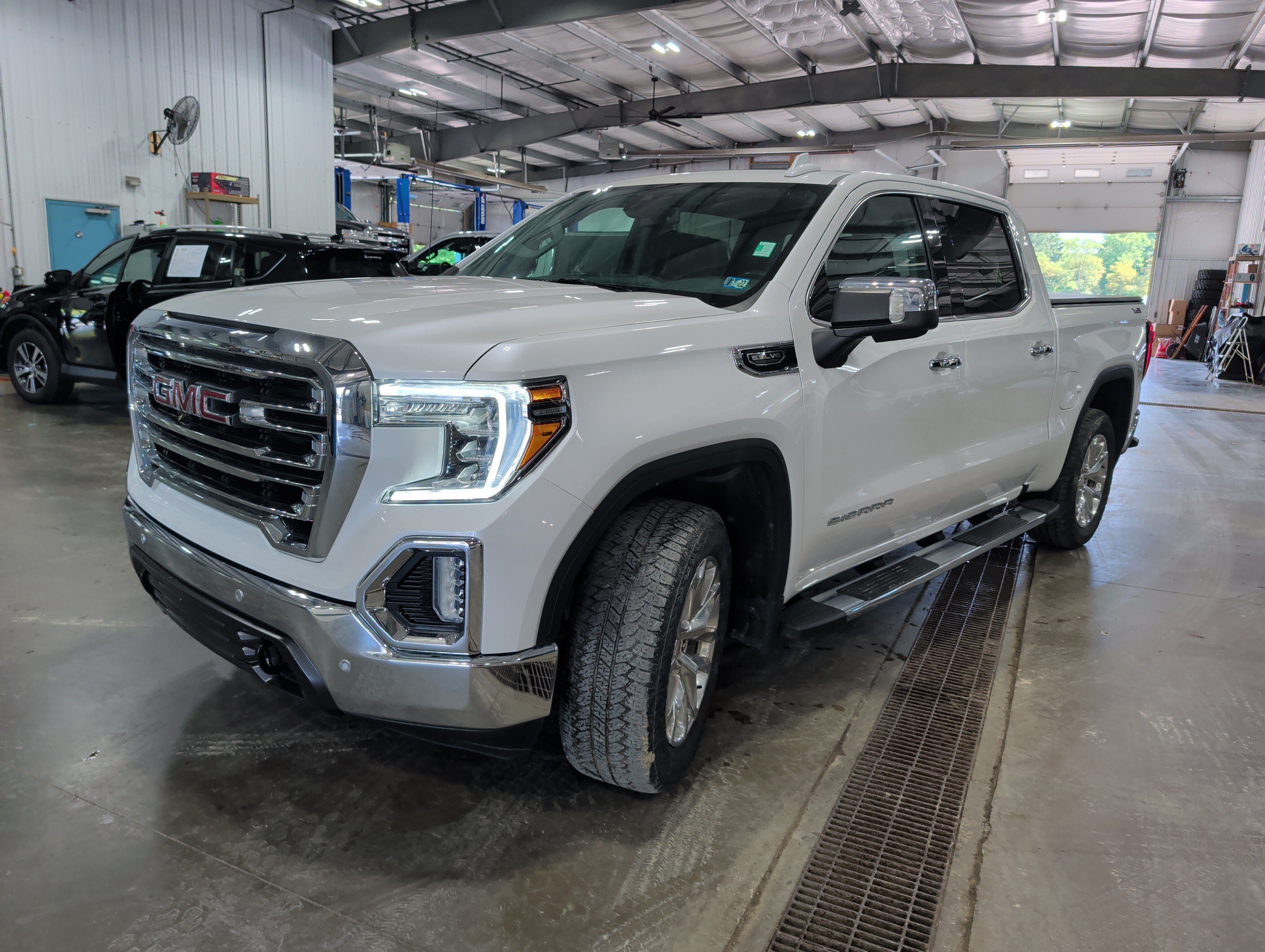 Used 2021 GMC Sierra 1500 SLT w/ SLT Premium Plus Package AWD/4WD image 6