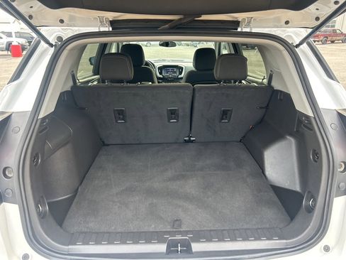 Used 2024 GMC Terrain SLE image 25