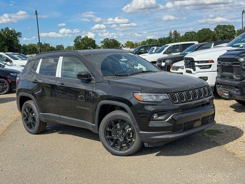 New 2026 Jeep Compass Latitude image 2