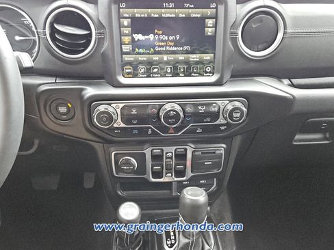 Used 2023 Jeep Wrangler Unlimited Sahara AWD/4WD image 15