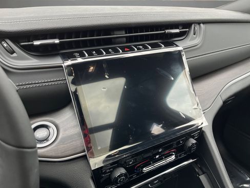 New 2025 Jeep Grand Cherokee L Limited image 32