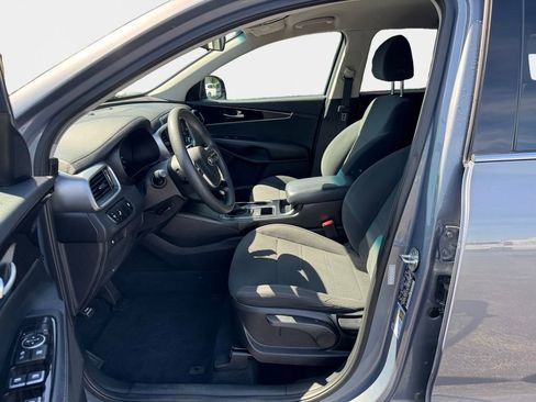 Used 2020 Kia Sorento LX FWD image 12