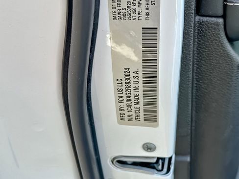 Used 2024 Jeep Grand Cherokee L Altitude AWD/4WD image 29