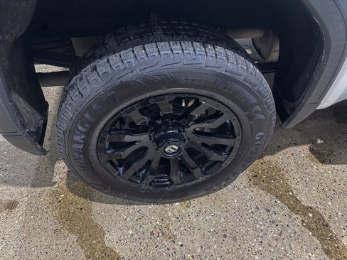 Used 2021 GMC Sierra 1500 AT4 w/ Technology Package image 12