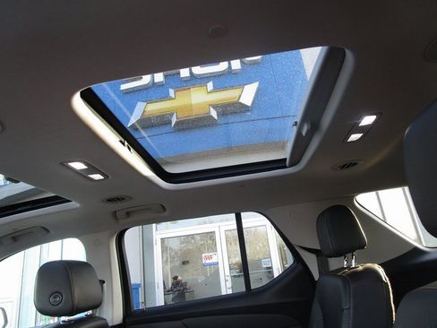 Used 2020 Chevrolet Traverse LT w/ LT Premium Package image 22