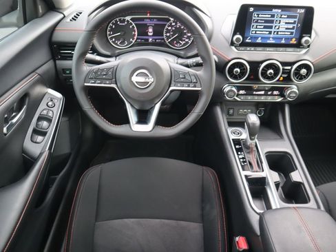 Used 2025 Nissan Sentra SR image 11