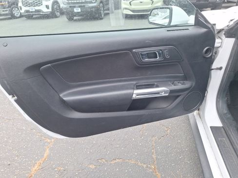 Used 2017 Ford Mustang Coupe RWD image 11