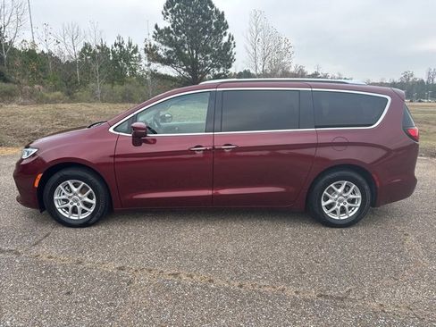 Used 2021 Chrysler Pacifica Touring-L image 5