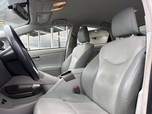 Used 2014 Toyota Prius Four FWD image 30