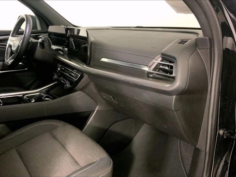 Used 2024 Chevrolet Traverse LT AWD/4WD image 17