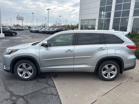 Used 2017 Toyota Highlander Limited image 9
