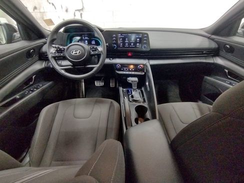 Certified 2025 Hyundai Elantra Sport image 33