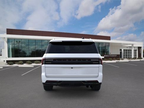 New 2026 Lincoln Navigator Premiere AWD/4WD image 5