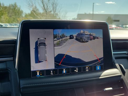 Used 2021 Chevrolet Suburban Z71 w/ Luxury Package image 26