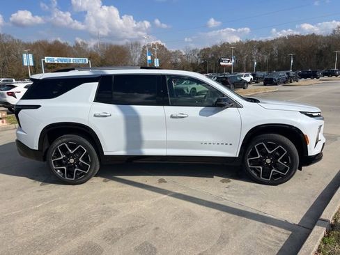 New 2026 Chevrolet Traverse High Country w/ LPO, Floor Liner Package image 12