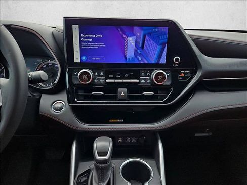 Used 2023 Toyota Highlander XSE FWD image 15