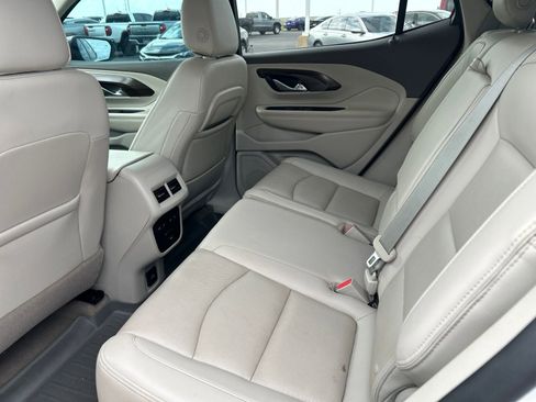 Used 2018 GMC Terrain Denali w/ Comfort Package FWD image 11
