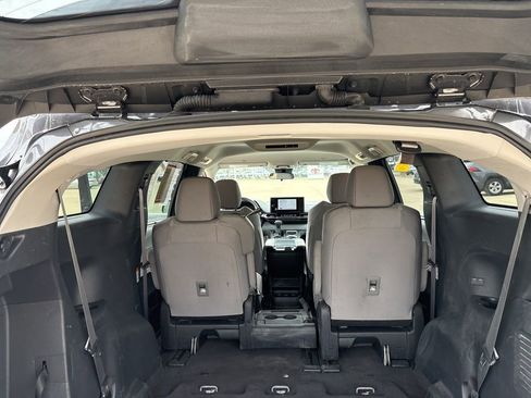 Used 2025 Toyota Sienna LE FWD image 24