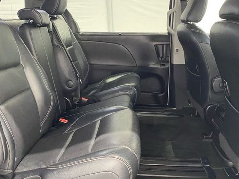 Used 2015 Toyota Sienna SE image 22