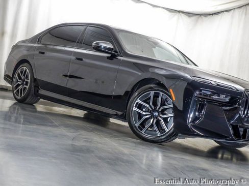 Used 2023 BMW i7 xDrive60 w/ Parking Assistance Package image 4