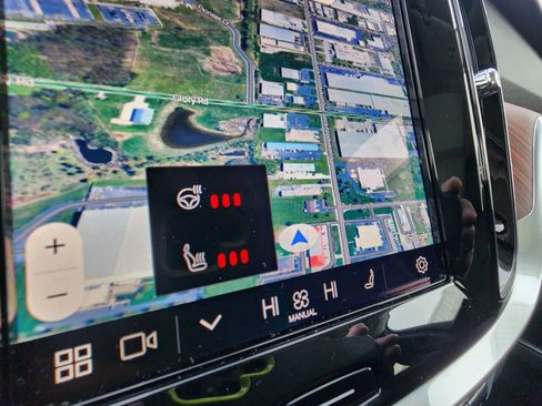 Used 2025 Volvo V60 B5 Cross Country Plus image 28